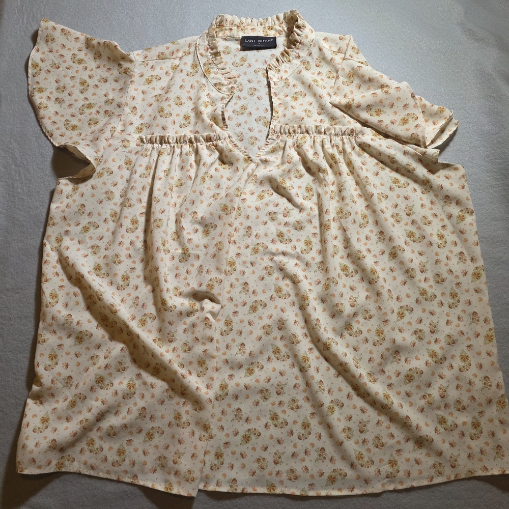 Lane Bryant Sz 18 Cream & Coral Floral Print Cottagecore Blouse With Ruffle